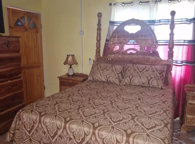Bev's Rosevilla * Montego Bay