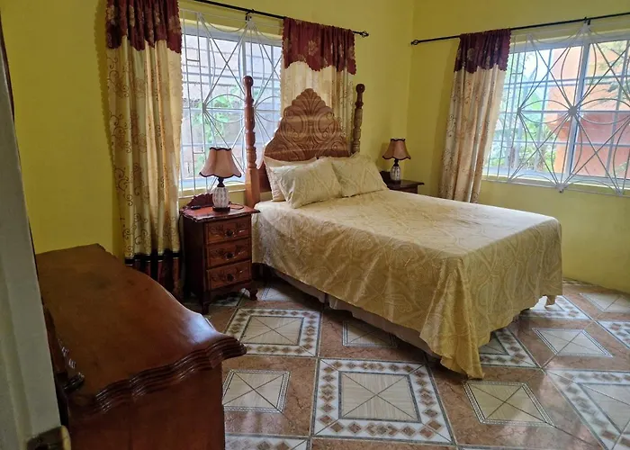 Bev's Rosevilla * Montego Bay